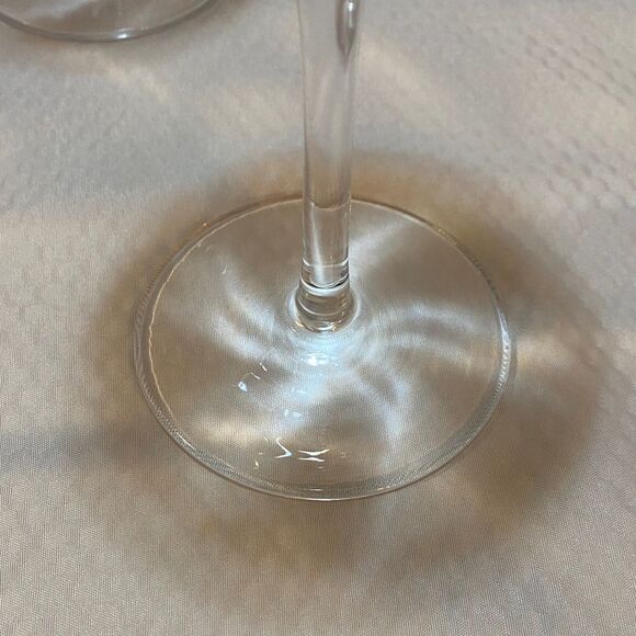 Pier 1 Elegant Swirl Clear Wine Glass Set (4) - Picture 11 of 11